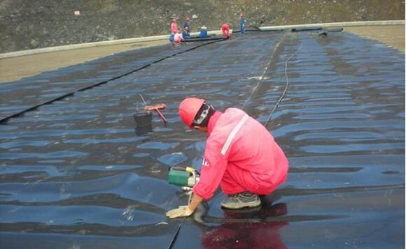 hdpe防水板施工現(xiàn)場(chǎng)